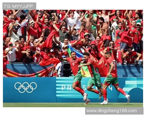 足球体育明星的辉煌历程与影响力探讨：从球场到生活的传奇故事